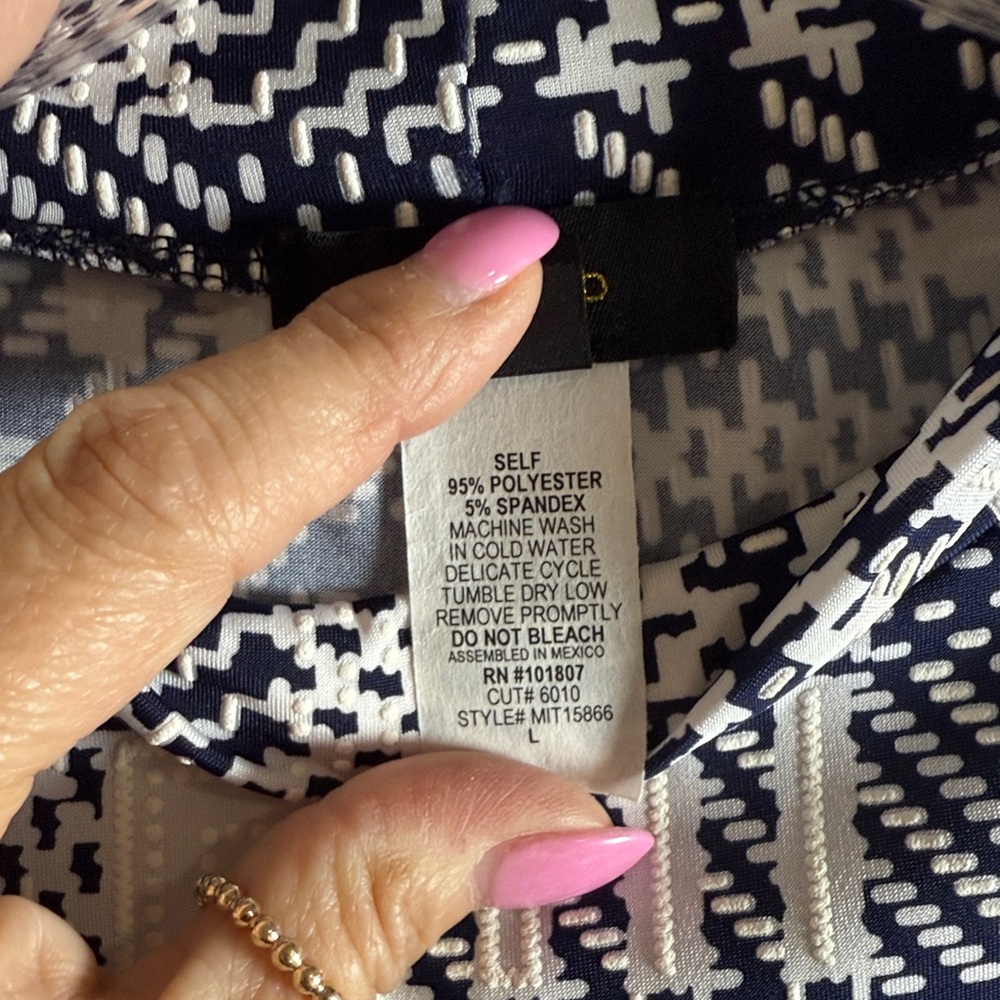 Espresso Navy and White Geometric Top - Picture 5 of 6